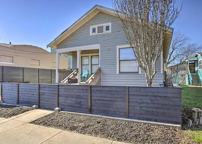 Patio & Pergola! Modern Cottage Near Seawall