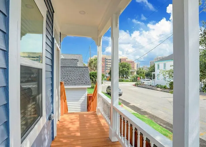 Renovated Beach Bungalow!