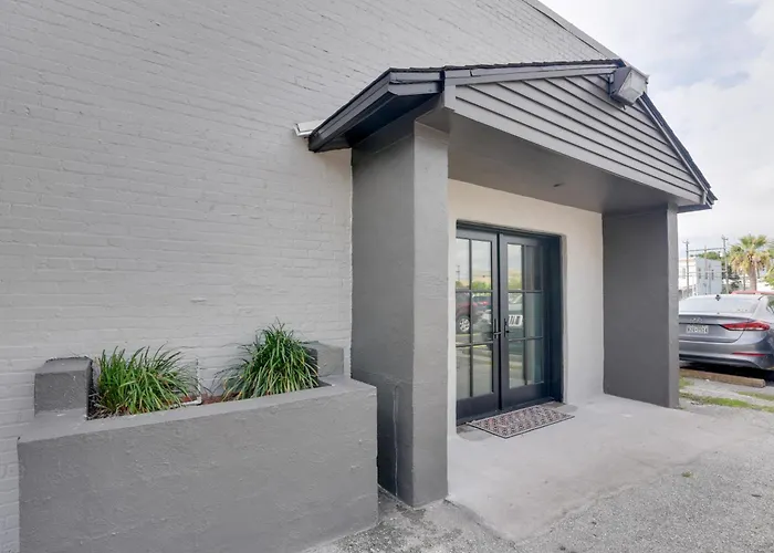 Walk To Strand Historic District: Stylish Dtwn Gem