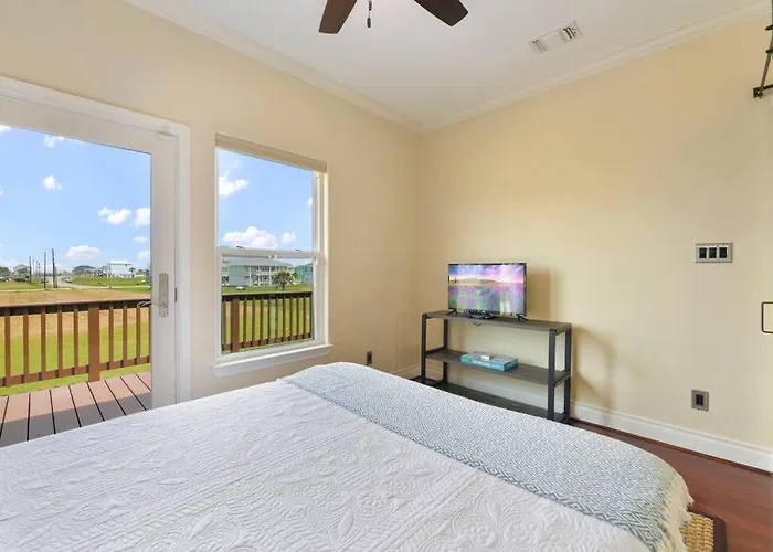 Dancing With Waves Beach House With 3 Bedrooms And 2 Baths