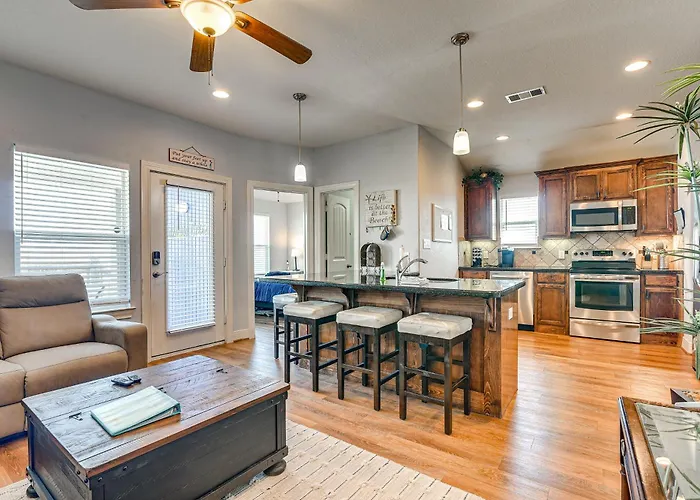 Galveston Coastal Retreat: 2 Mi To State Park!