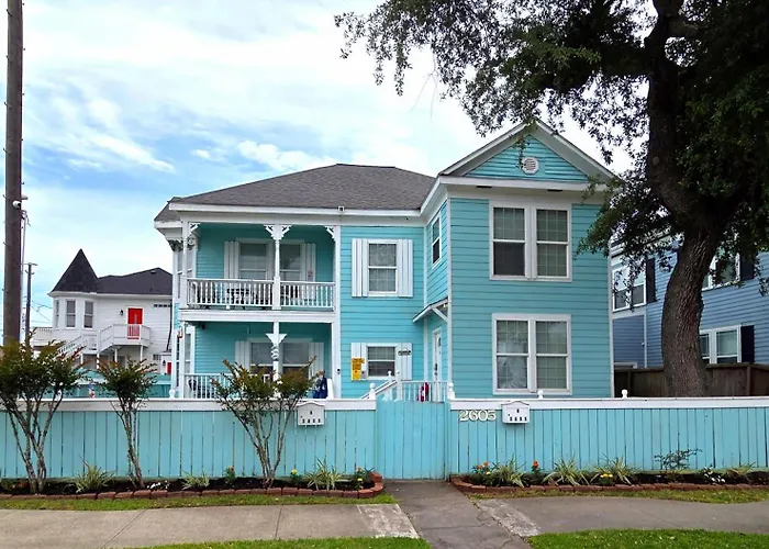 Casaazul: Beachfront Couples Retreat Near Pleasure Pier